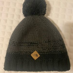 Northface Beanie w/ Pom & fleece lining